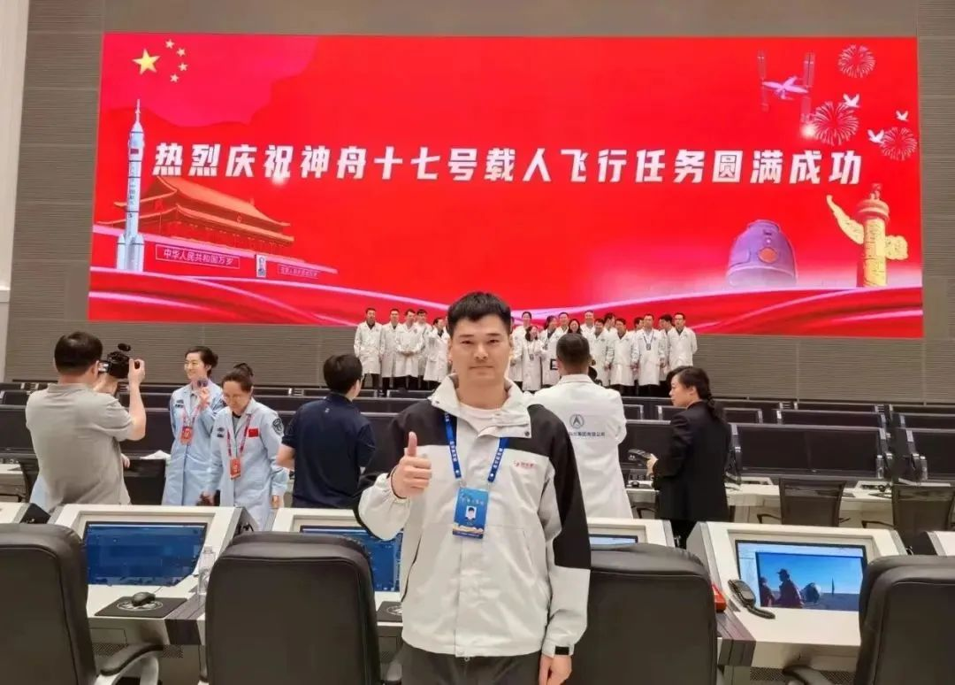 神舟十九號發射圓滿成功,中國航天又見大紅屏!