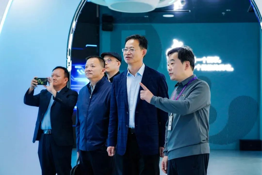 2024120602 國家廣電總局發展研究中心一行赴利亞德勵豐文化調研指導