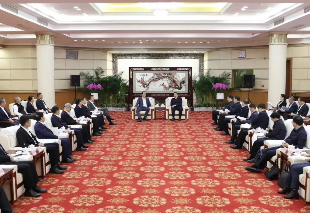 利亞德集團董事長李軍受邀出席華中科技大學第十六屆企業家論壇，并發表演講