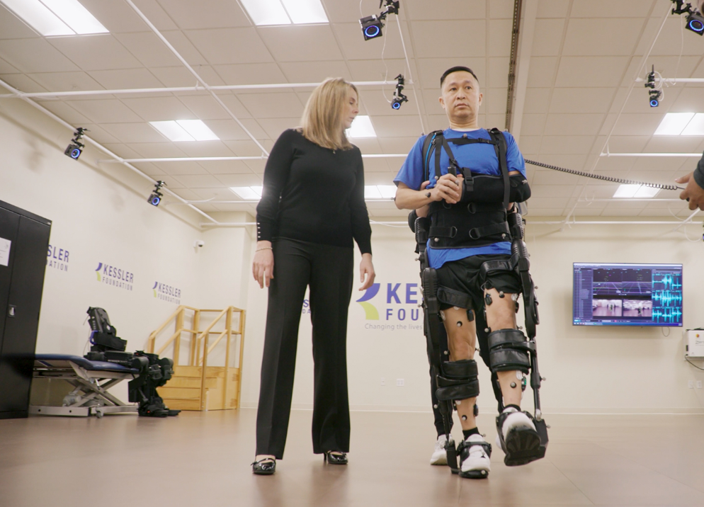 外骨骼機器人讓行動障礙者直立行走，利亞德·虛擬動點OptiTrack助力人類突破能力邊界