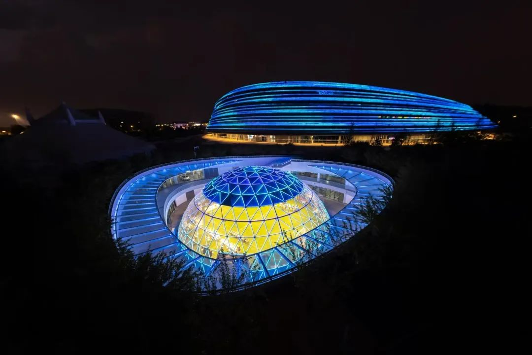 全球首個，正式啟用！利亞德LED炫彩點亮“熊貓眼”